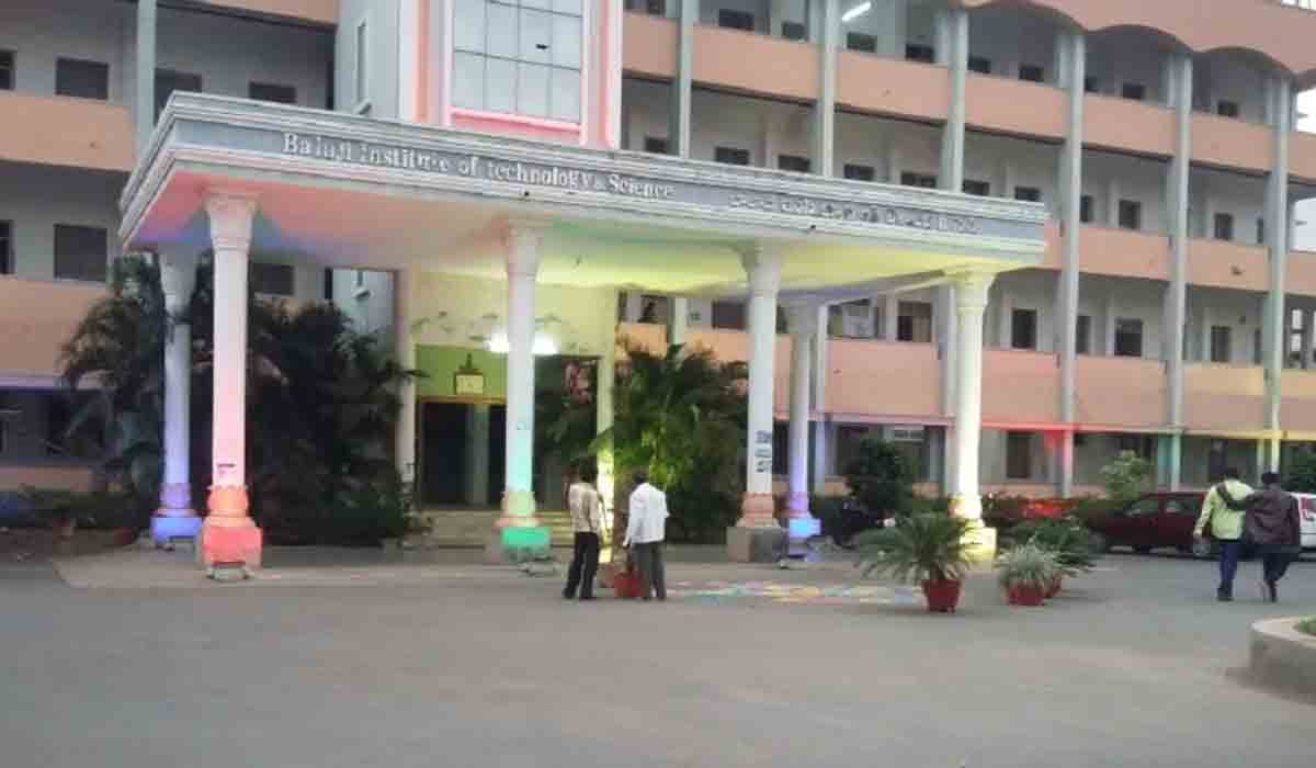 న‌ర్సంపేట్ బిట్స్ క్యాంప‌స్‌లో విద్యార్థి మృతి