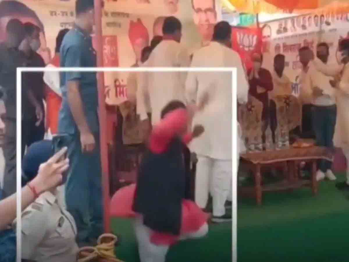 Viral Video: కార్యకర్తలను ఉత్తేజపరుస్తూ.. స్టేజ్‌ నుంచి కింద పడిన బీజేపీ నేత