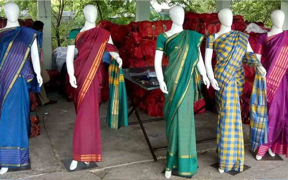 ఈసారి మరింత అందంగా బతుకమ్మ చీరలు.. ఎలా తీసుకోవాలంటే