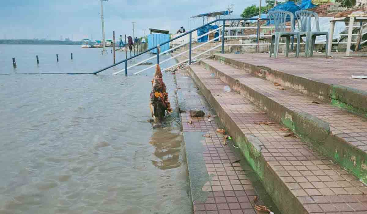 భ‌ద్రాచ‌లం వ‌ద్ద పెరుగుతున్న గోదావ‌రి నీటిమ‌ట్టం