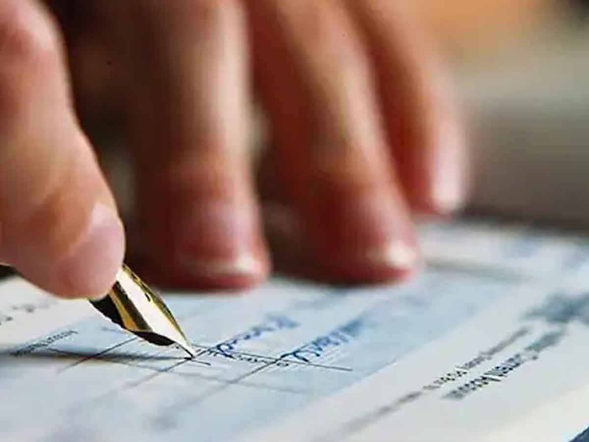 Cheque Bounce | చెక్ బౌన్స‌యితే ఫైన్‌.. ఖాతాదారుల‌కు బ్యాంకుల అల‌ర్ట్‌!