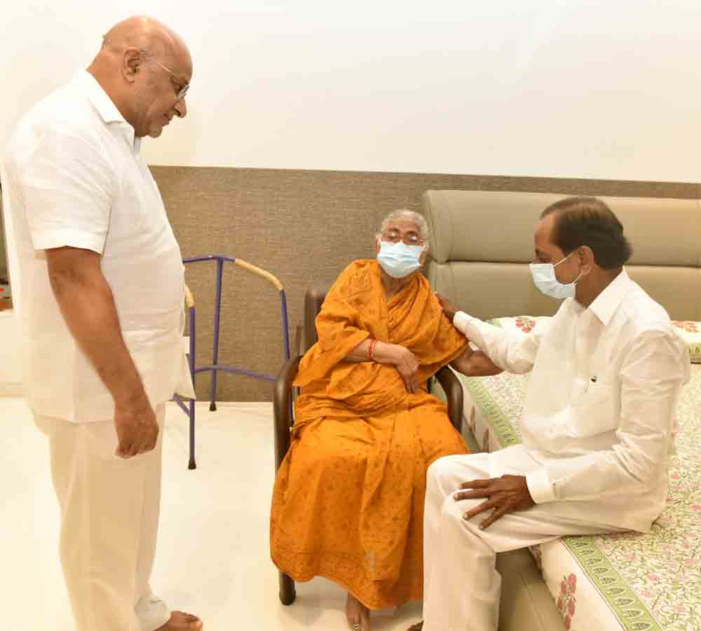 నమస్తే తెలంగాణ సీఎండీని పరామర్శించిన సీఎం కేసీఆర్‌
