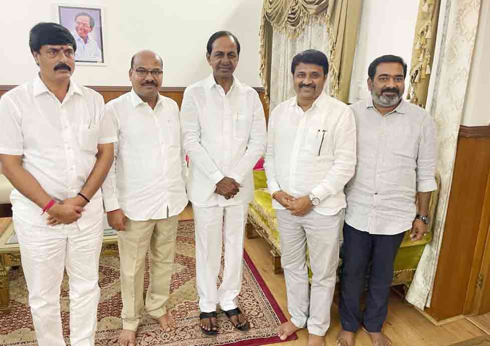 సీఎంతో టీఎన్జీవో నేతల భేటీ