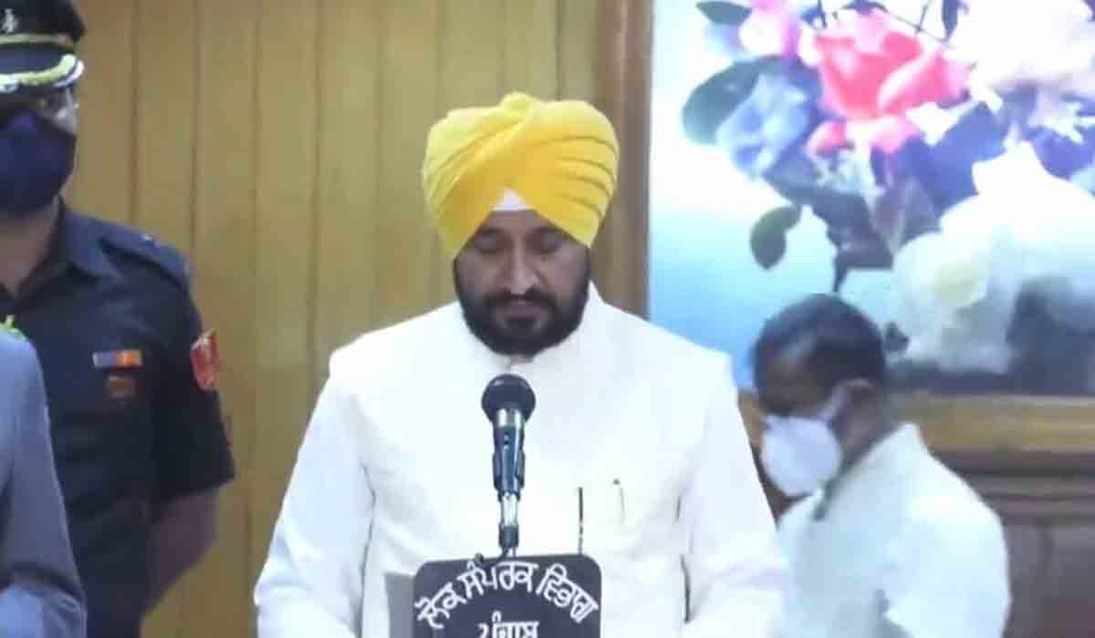 పంజాబ్‌ తొలి దళిత సీఎంగా చరణ్‌జీత్‌ సింగ్ ప్రమాణం