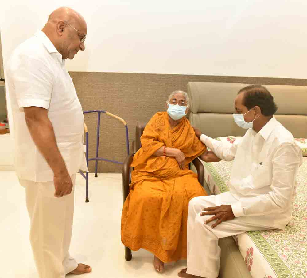 నమస్తే తెలంగాణ సీఎండీకి సీఎం పరామర్శ