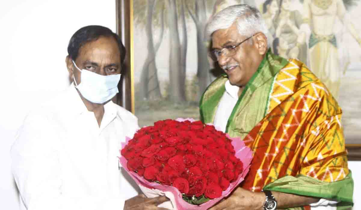 కేంద్ర మంత్రి గ‌జేంద్ర సింగ్ షెకావ‌త్‌తో సీఎం కేసీఆర్ భేటీ