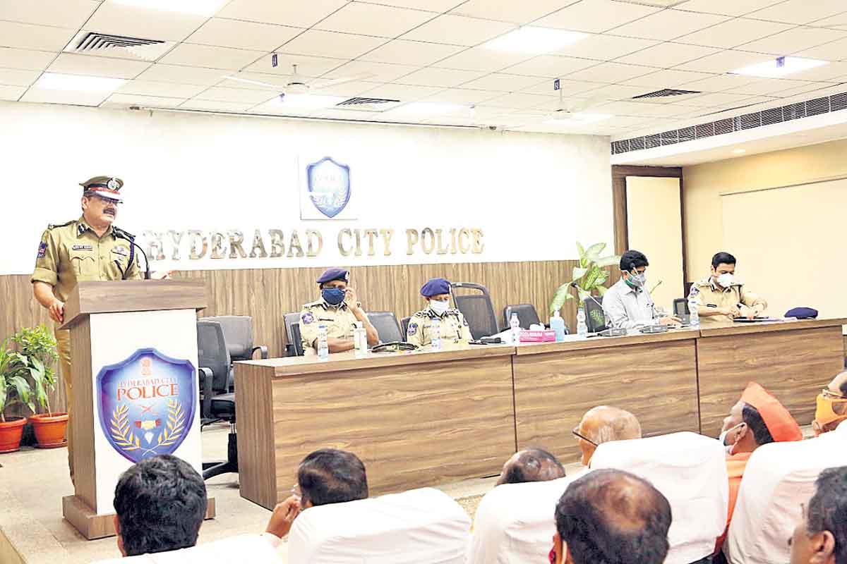 ప్రశాంత వాతావరణంలో గణేశ్‌ ఉత్సవాలు