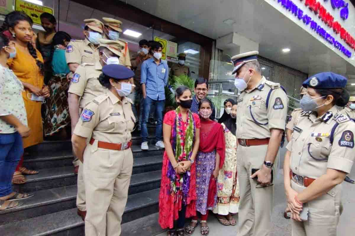 భరోసా కేంద్రంలో యువతులకు అవగాహన