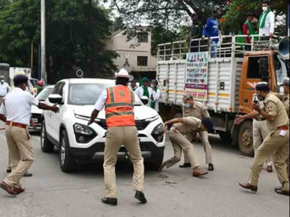 Bharat Bandh: డీసీపీ బూటు పైనుంచి వెళ్లిన కారు.. కాలికి తీవ్ర గాయం