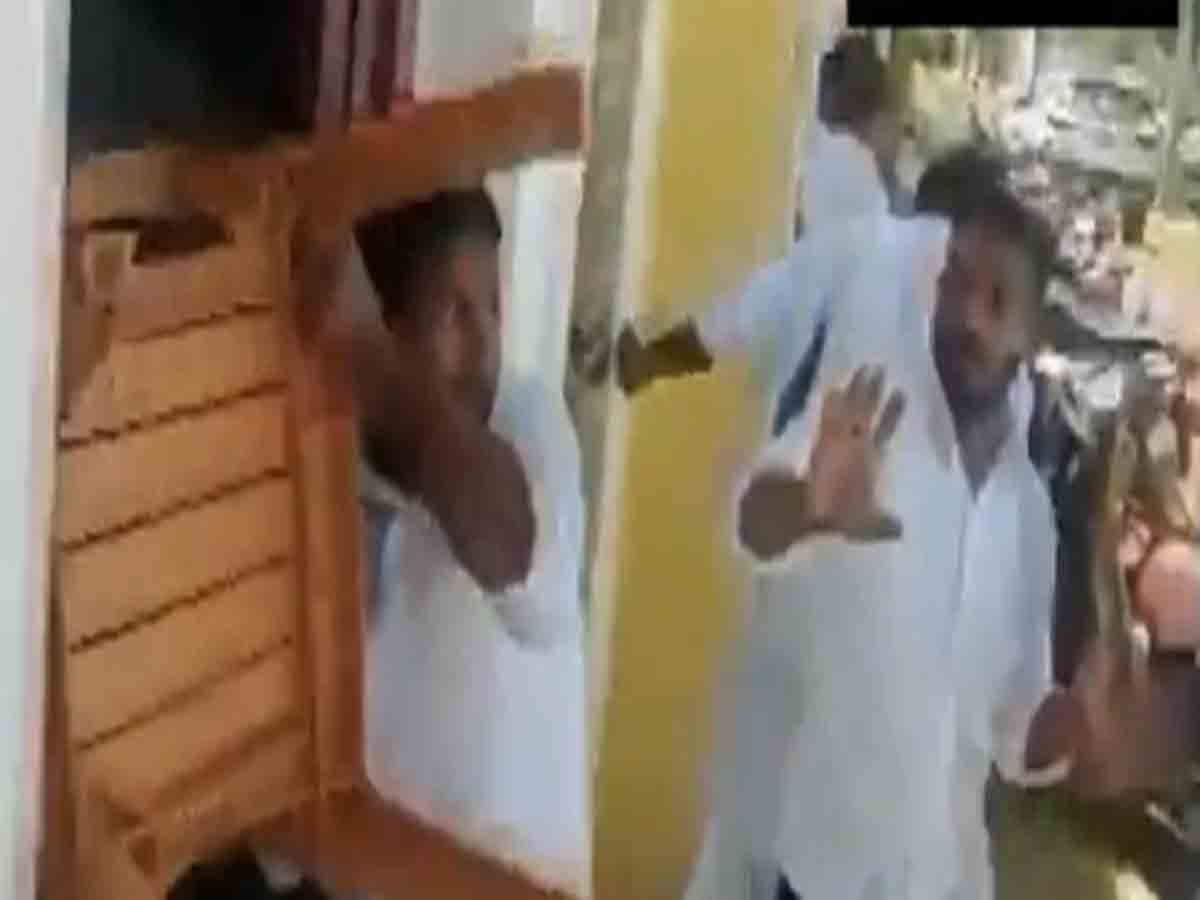 కార్తీ సమక్షంలో.. కుర్చీలు విసురుకున్న కాంగ్రెస్‌ నేతలు