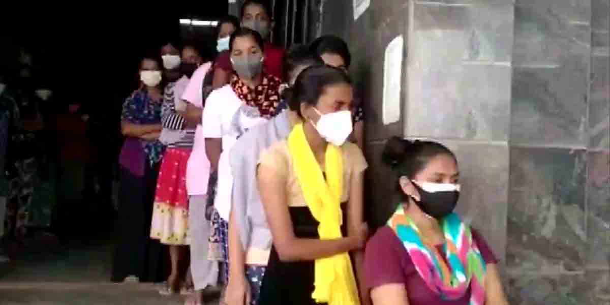 Corona virus: ఆ కాలేజీలో 32 మంది విద్యార్థుల‌కు క‌రోనా..!