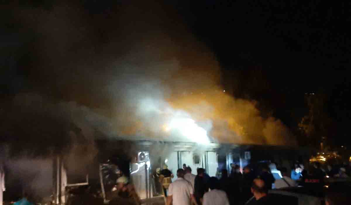 కరోనా దవాఖానలో అగ్నిప్రమాదం.. 10 మంది మృతి