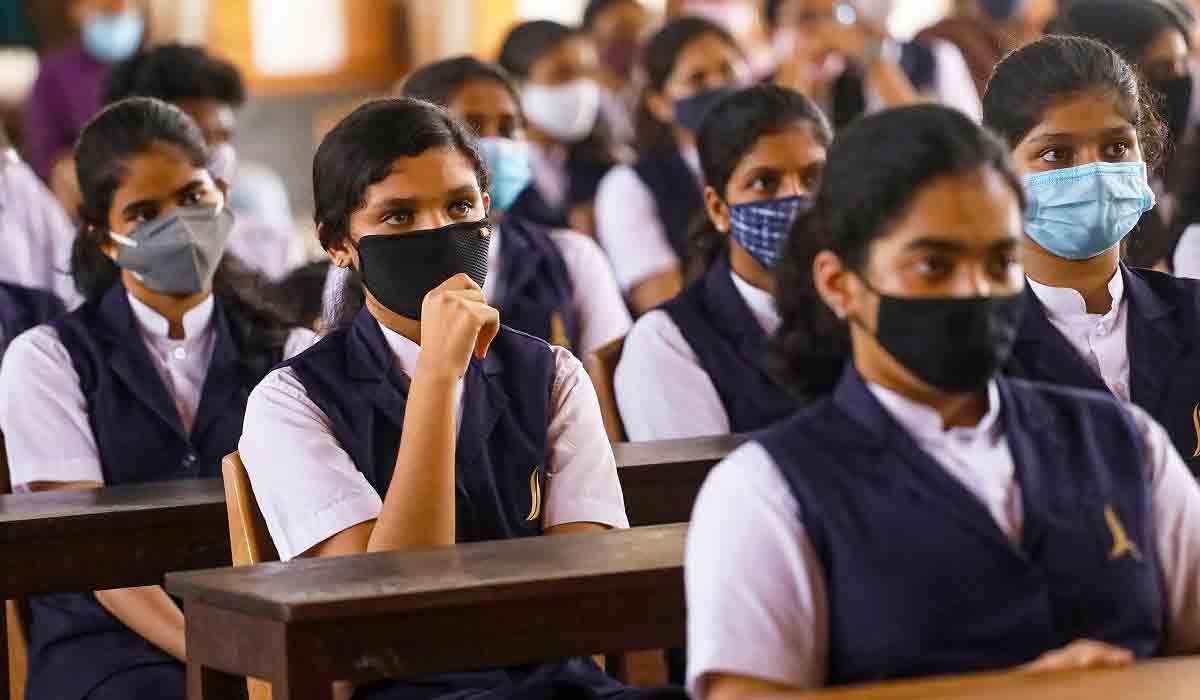 ఒకే స్కూల్‌లో 79 మంది విద్యార్థులకు కరోనా