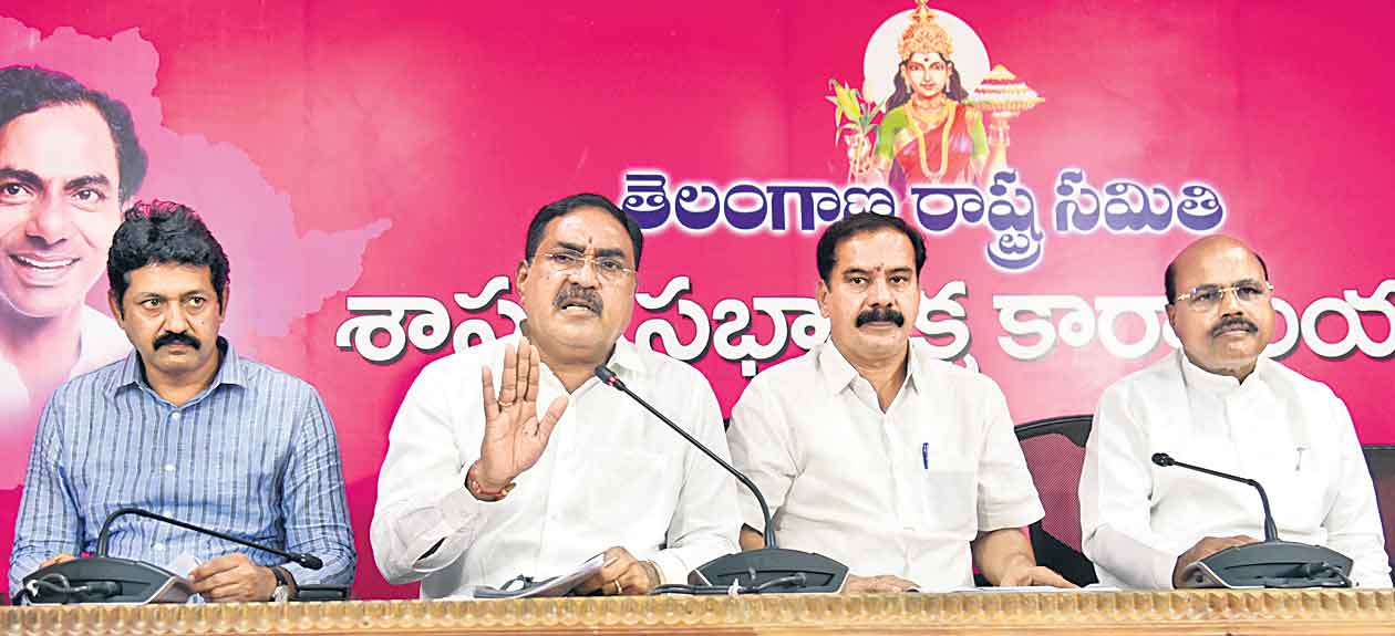 ఫ్యాక్టరీలు తన్నుకుపోయి.. పాదయాత్రలా?