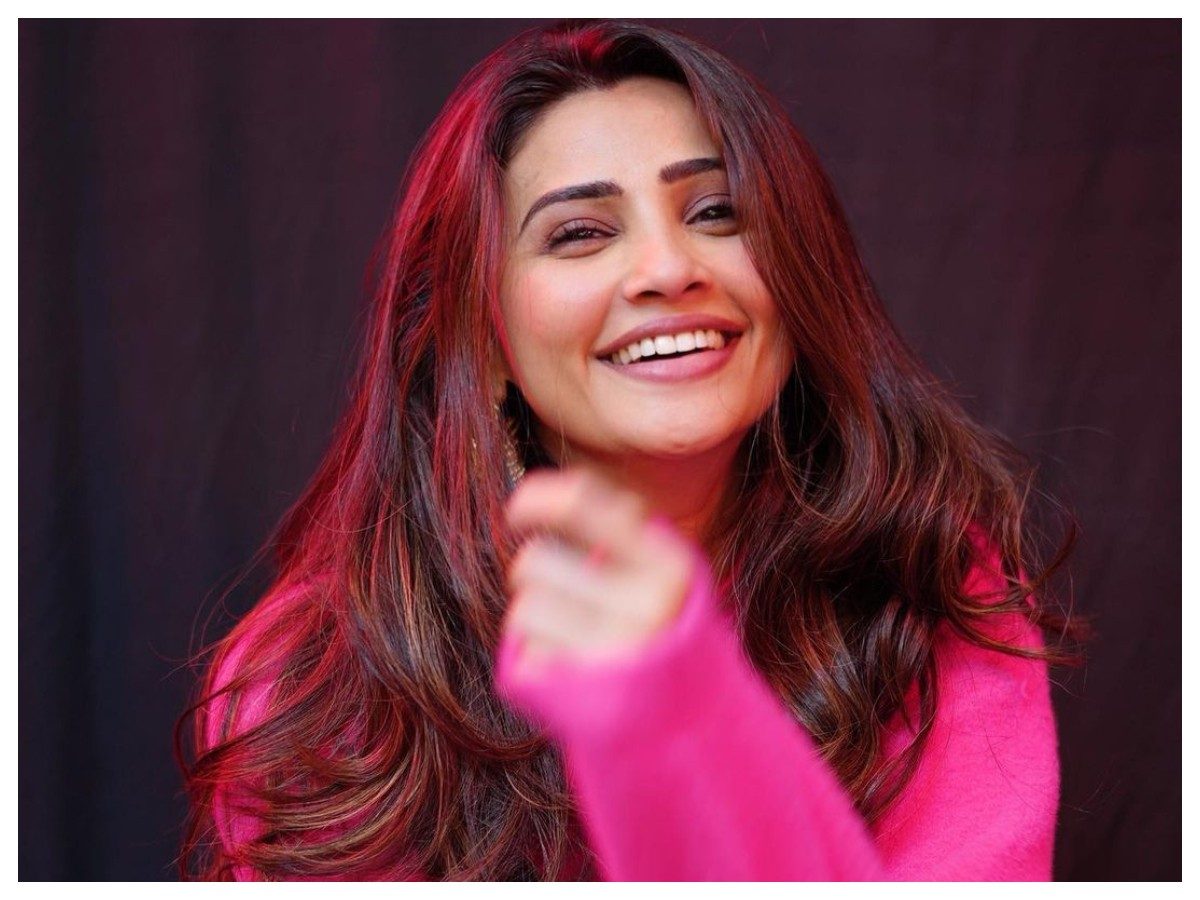 Daisy Shah | నవ్వుతో ఆకట్టుకుంటున్న డైసీ షా