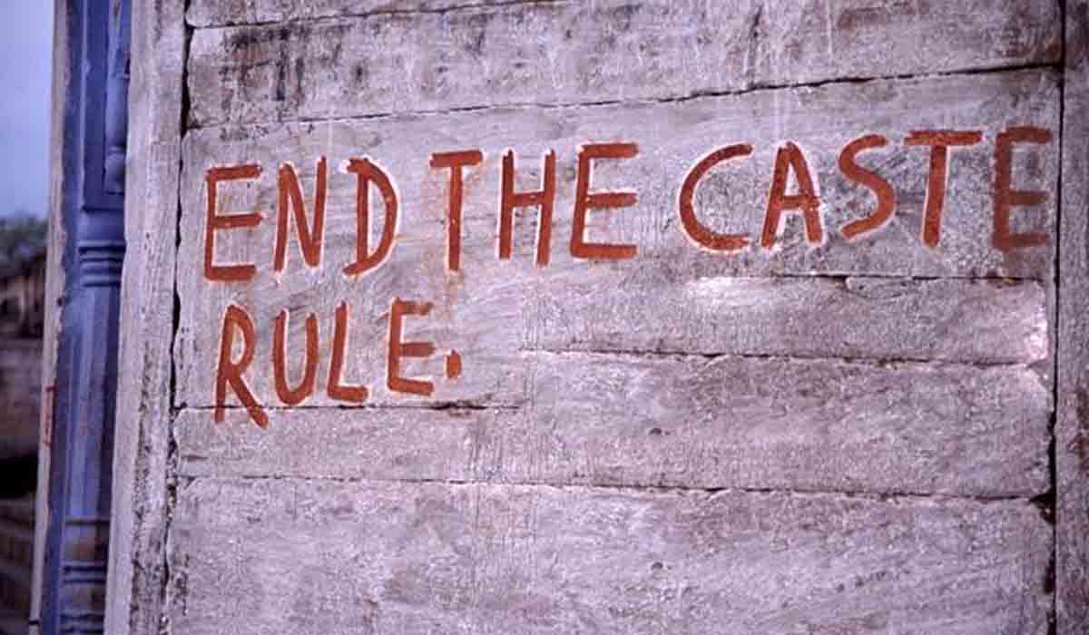 పుట్టిన రోజని గుడికి వెళ్తే.. దళితునికి 25 వేలు జరిమానా