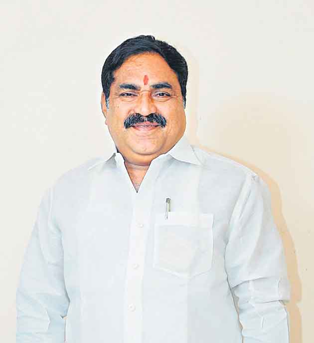 రోడ్ల మరమ్మతులు వెంటనే చేపట్టండి