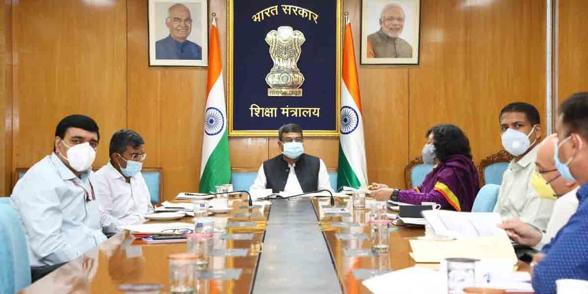 Dharmendra Pradhan: స్కూళ్ల పునఃప్రారంభంపై ఉన్న‌తాధికారుల‌తో కేంద్ర విద్యామంత్రి స‌మీక్ష‌