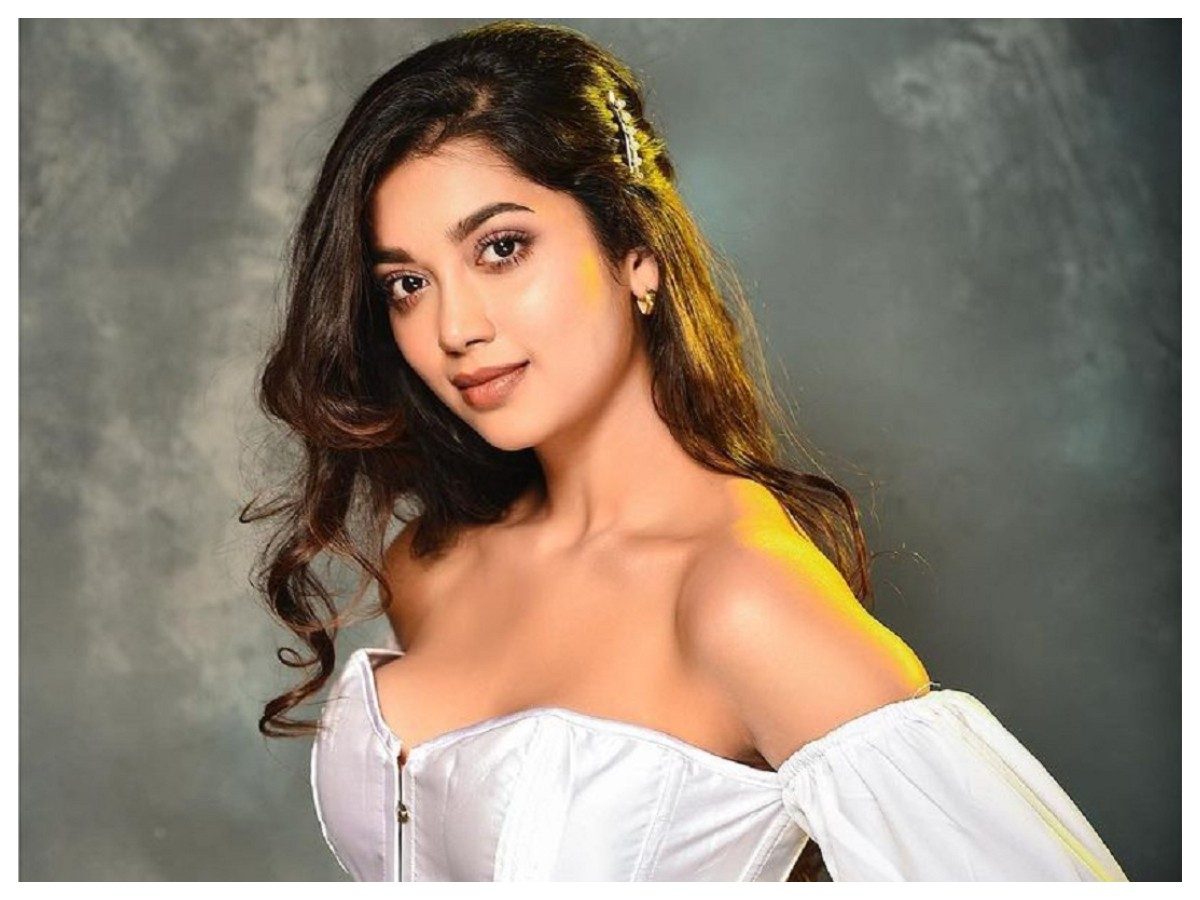 Digangana Suryavanshi | దిగంగన సూర్యవంశి అందమైన ఫొటోలు