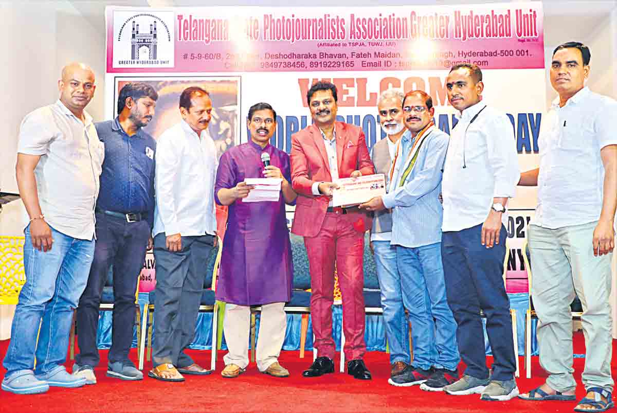 ఫొటోజర్నలిస్టే నిజమైన బాహుబలి