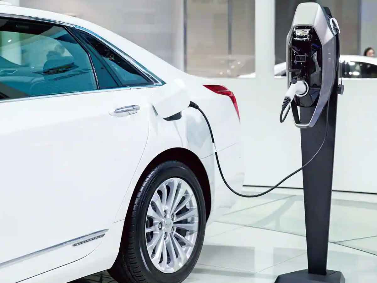 EV Sales | ఎల‌క్ట్రిక్‌ కార్లు, స్కూట‌ర్ల‌కు ఫుల్ గిరాకీ.. పెట్రోల్ ధ‌ర‌లే కార‌ణ‌మా?!