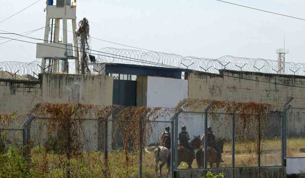 జైలులో గ్యాంగ్‌ వార్‌.. 100 దాటిన మృతులు