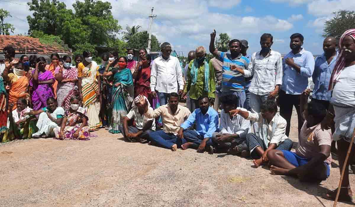 ఆపేసి..అపనిందలా? దళితబంధుపై ఈటల అండ్‌ కో కుట్రలు