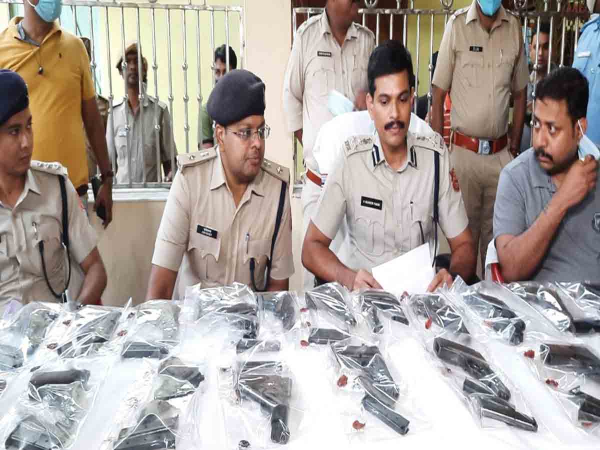 బెంగాల్‌-జార్ఖండ్‌ సరిహద్దులో 25 తుపాకులు స్వాధీనం