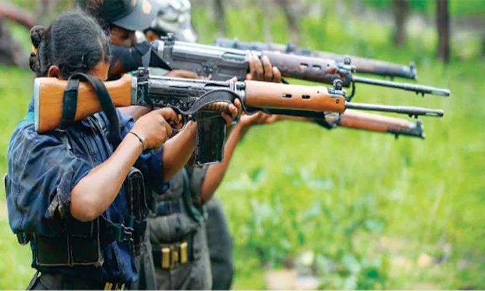 బీజాపూర్‌లో సీఆర్పీఎఫ్‌ క్యాంప్‌పై మావోల దాడి