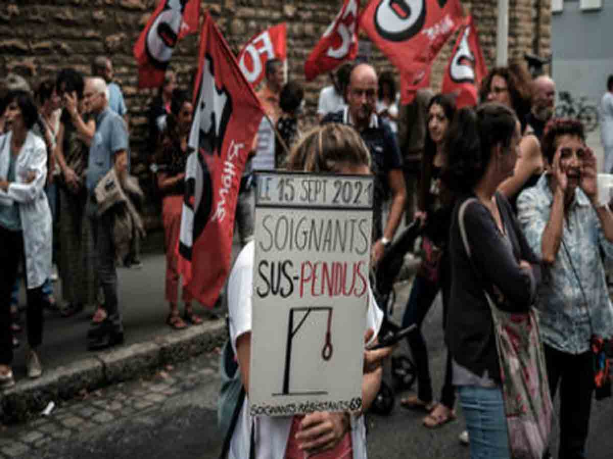 టీకా తీసుకోనందుకు.. 3,000 మంది ఆరోగ్య కార్యకర్తలు సస్పెండ్‌