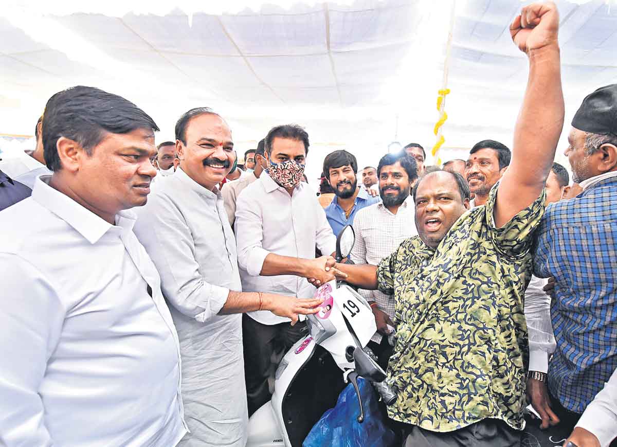 ఎంపీ రంజిత్‌రెడ్డి గిఫ్ట్‌ ఏ స్మైల్‌