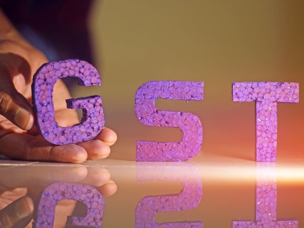 17న జీఎస్టీ కౌన్సిల్ భేటీ : జీఎస్టీ ప‌రిధిలోకి పెట్రో ఉత్ప‌త్తుల చేరిక‌పై స‌మాలోచ‌న‌లు!