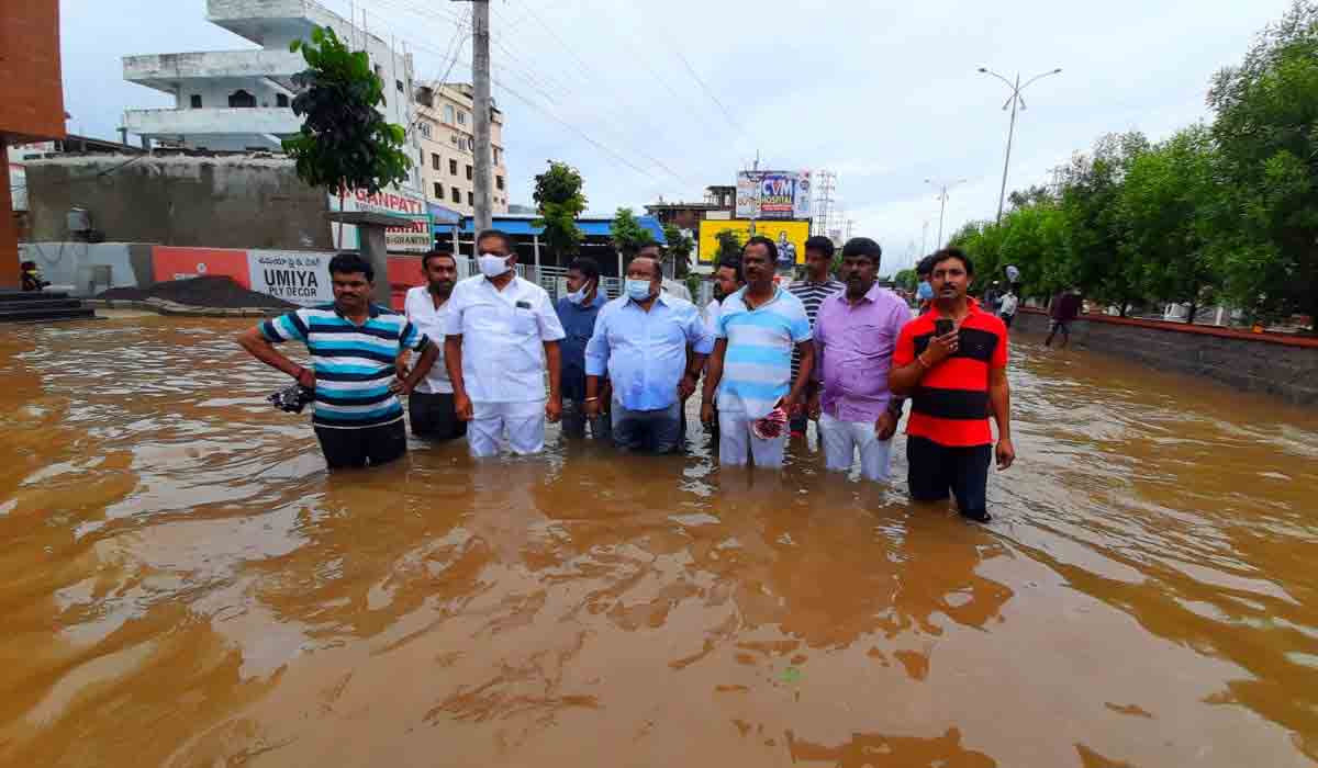 గంటన్నరలో వరద మల్లింపునకు చర్యలు : మంత్రి గంగుల