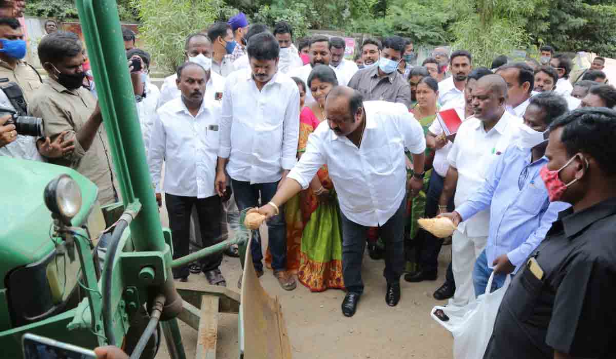 హుజూరాబాద్‌ను ఈటల అస్తవ్యస్తంగా మార్చారు : మంత్రి గంగుల