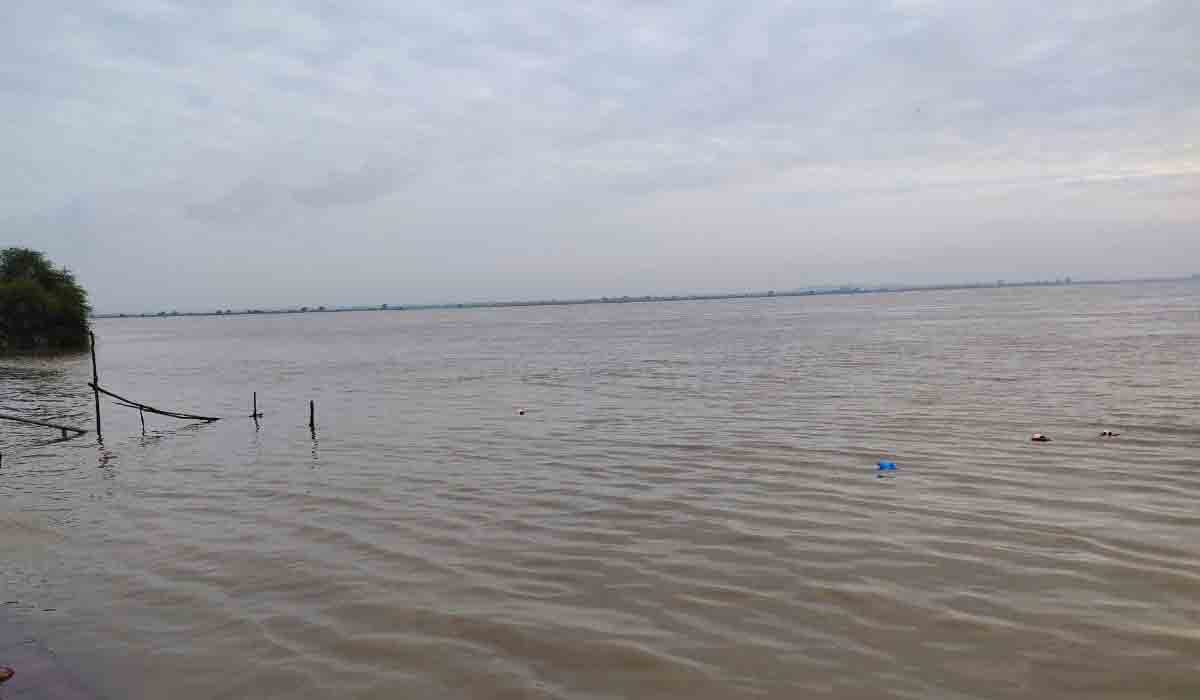 కాళేశ్వరంలో ఉధృతంగా ప్రవహిస్తున్న గోదావరి