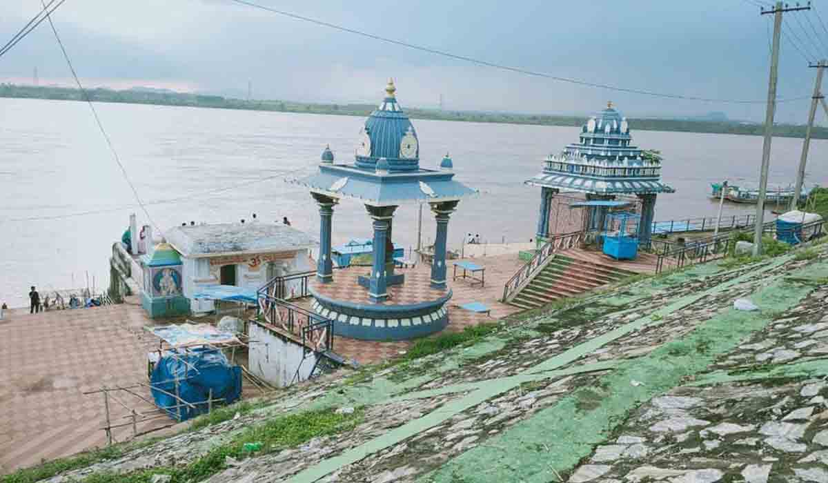 భద్రాచలంలో ప్రమాద హెచ్చరిక ఉపసంహరణ