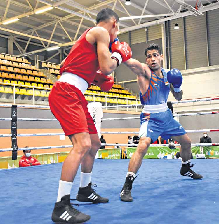 క్వార్టర్స్‌లో హుసాముద్దీన్‌