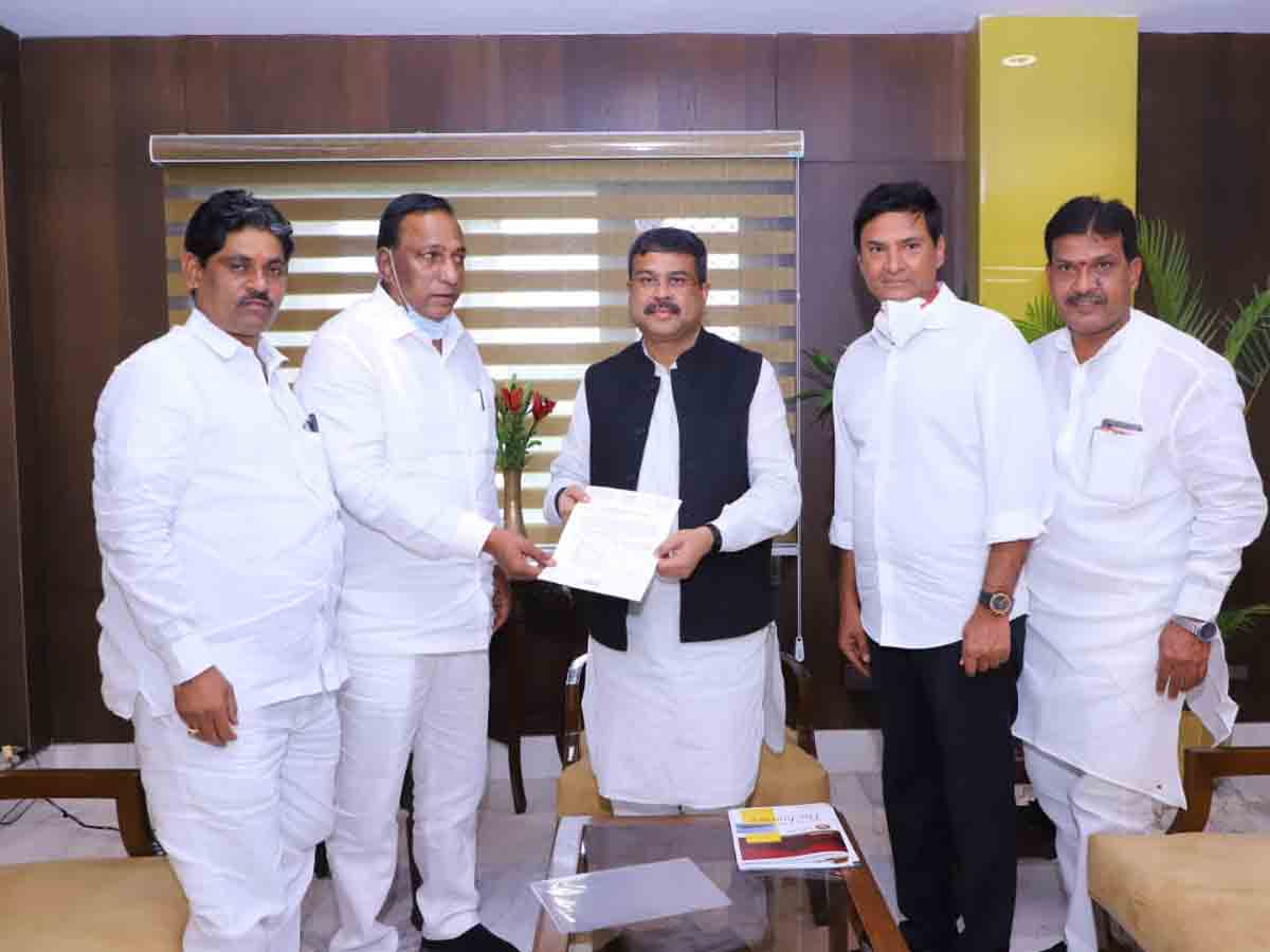 పెండింగ్‌ నిధులు విడుదల చేయండి : మంత్రి మల్లారెడ్డి