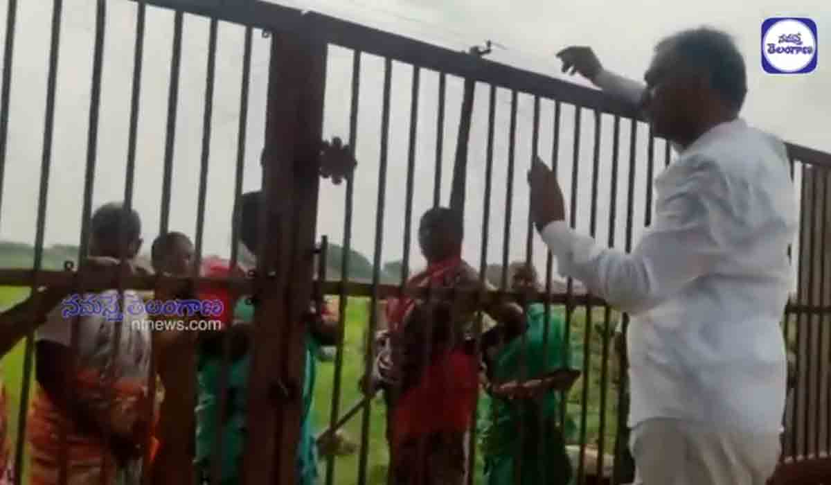 Huzurabad | బొట్టుబిళ్లలకు ఆశపడొద్దు.. మహిళా కూలీలతో మంత్రి హరీశ్రావు ముచ్చట