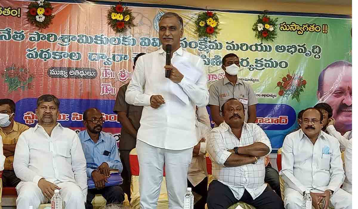 చేనేత కార్మికుల‌కు శుభ‌వార్త‌.. ‘త్రిఫ్ట్‌’ కోసం రూ. 30 కోట్లు మంజూరు!