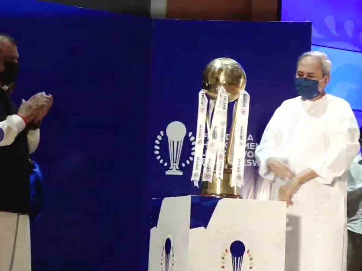 మెన్స్‌ హాకీ జూనియర్ ప్రపంచ కప్ ట్రోఫీని ఆవిష్కరించిన నవీన్‌ పట్నాయక్