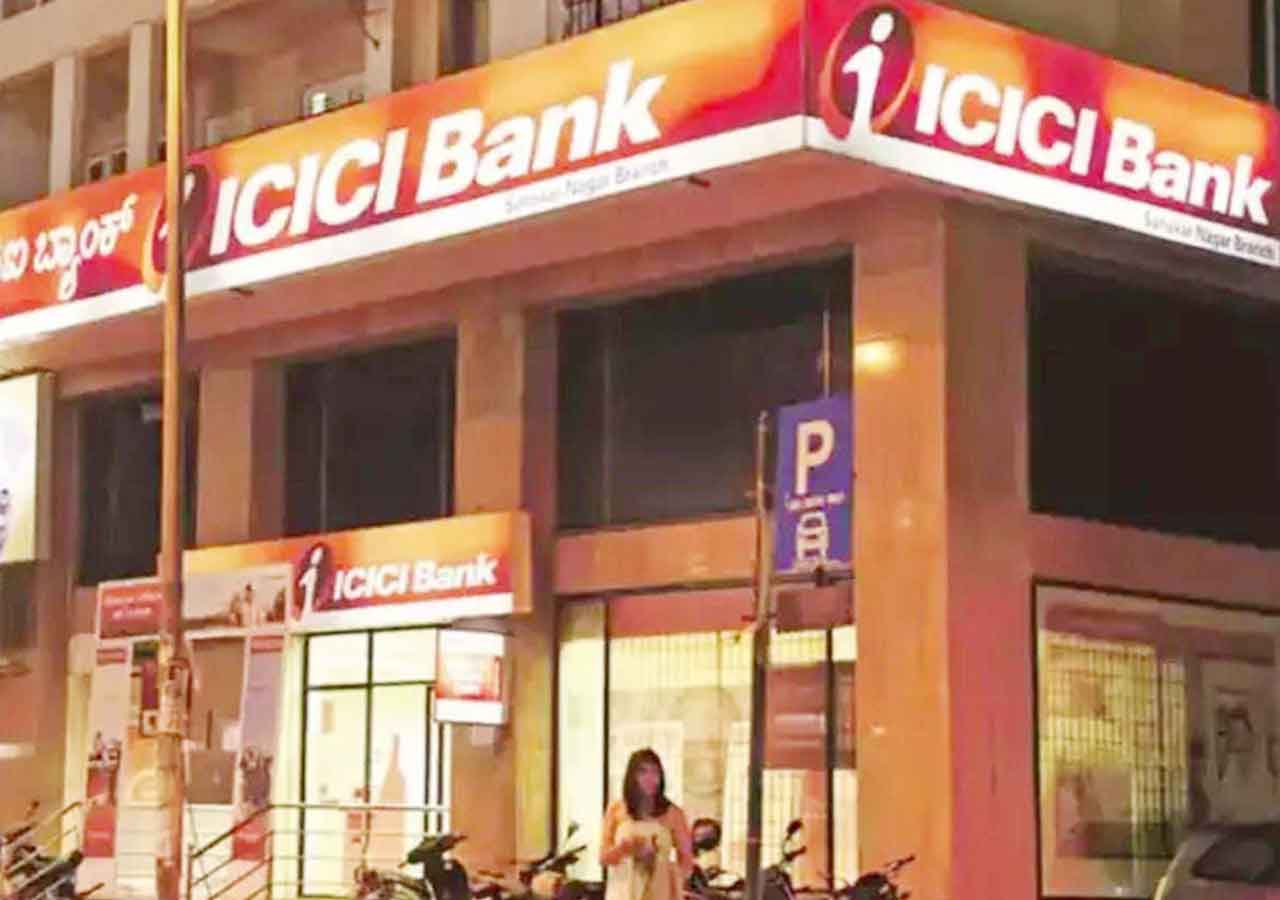 ICICI ATM Charges | యాక్సిస్ బ్యాంక్ బాట‌లో ఐసీఐసీఐ.. జ‌న‌వ‌రి నుంచి ఏటీఎం చార్జీల మోత‌!