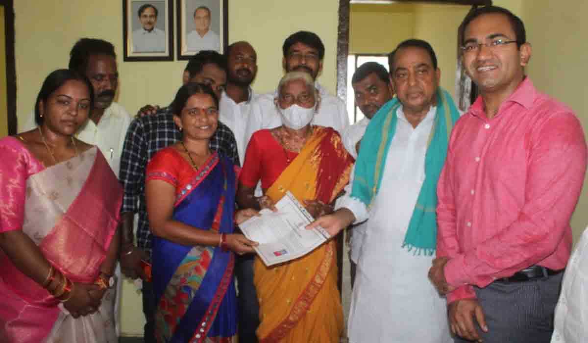 పేద‌ల ఆత్మ‌గౌర‌వాన్ని పెంచేలా డ‌బుల్ బెడ్రూం ఇండ్లు : మంత్రి ఇంద్ర‌క‌ర‌ణ్ రెడ్డి