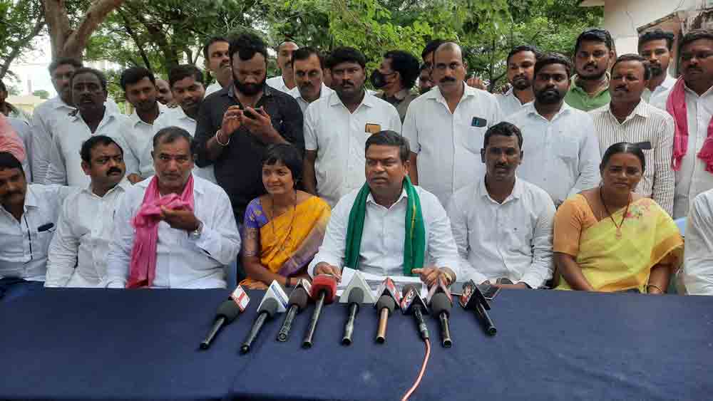 నువ్వు ప్రజాప్రతినిధివా? రౌడీవా?