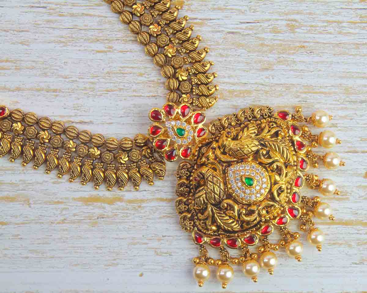 కోమలికి..నెమలి డిజైన్లు!