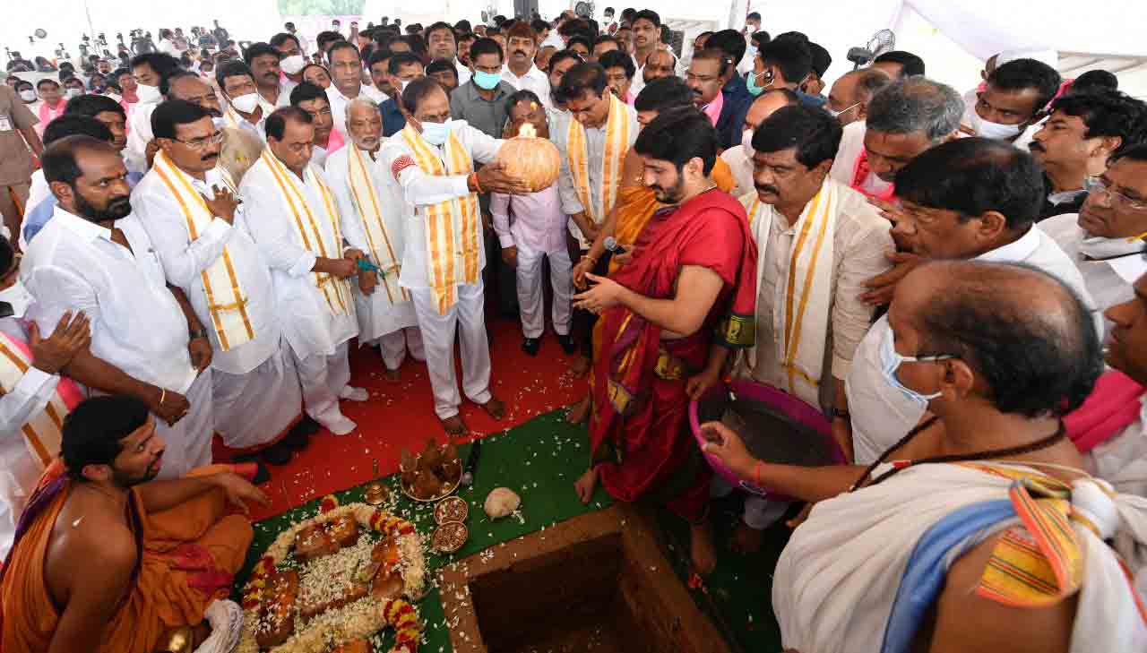 తెలంగాణ భ‌వ‌న్ భూమిపూజ‌లో పాల్గొన్న సీఎం కేసీఆర్‌