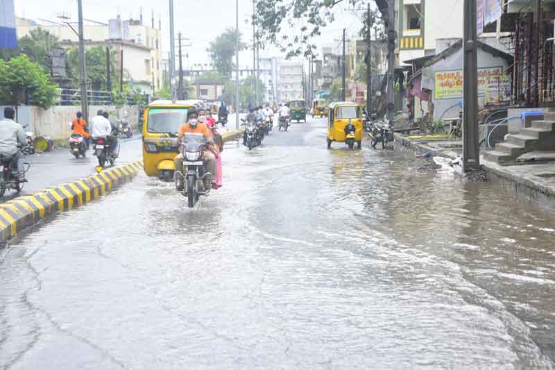 వదలని వాన