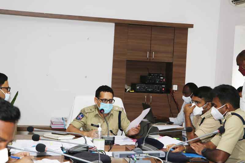 ప్రజల్లో మనోధైర్యాన్ని నింపాలి