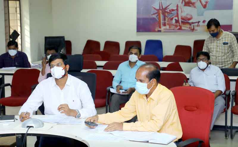 ప్రభుత్వ పాఠశాలల్లో..వంద శాతం హాజరు పెంచాలి