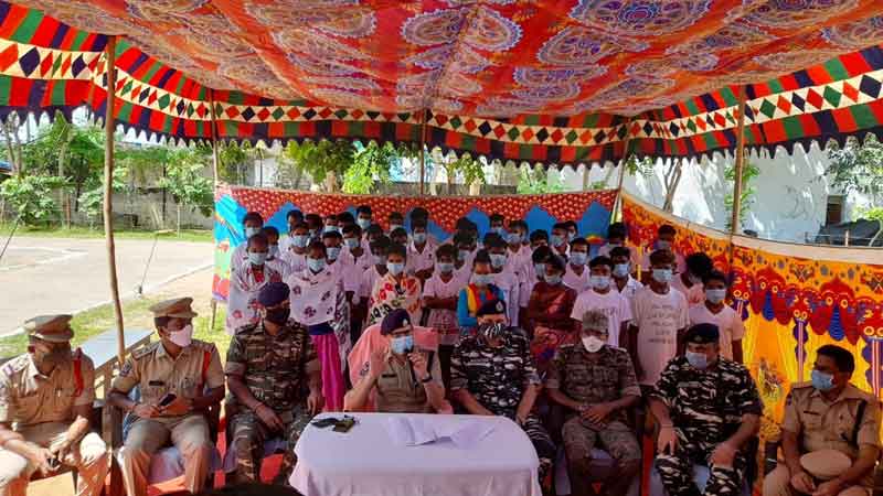 మావోయిస్టులు జనజీవన స్రవంతిలో కలవండి